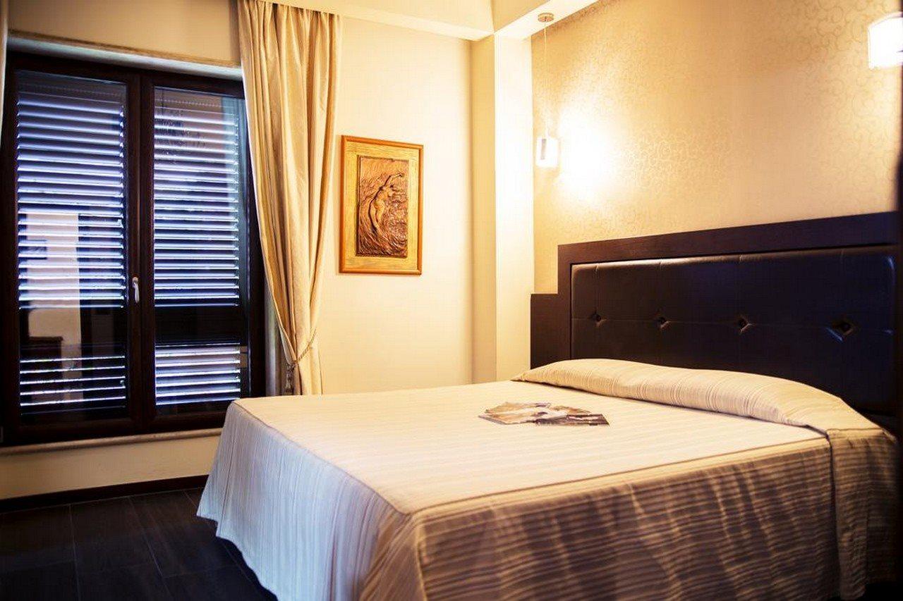 Oxford Hotel Tirana Exterior foto
