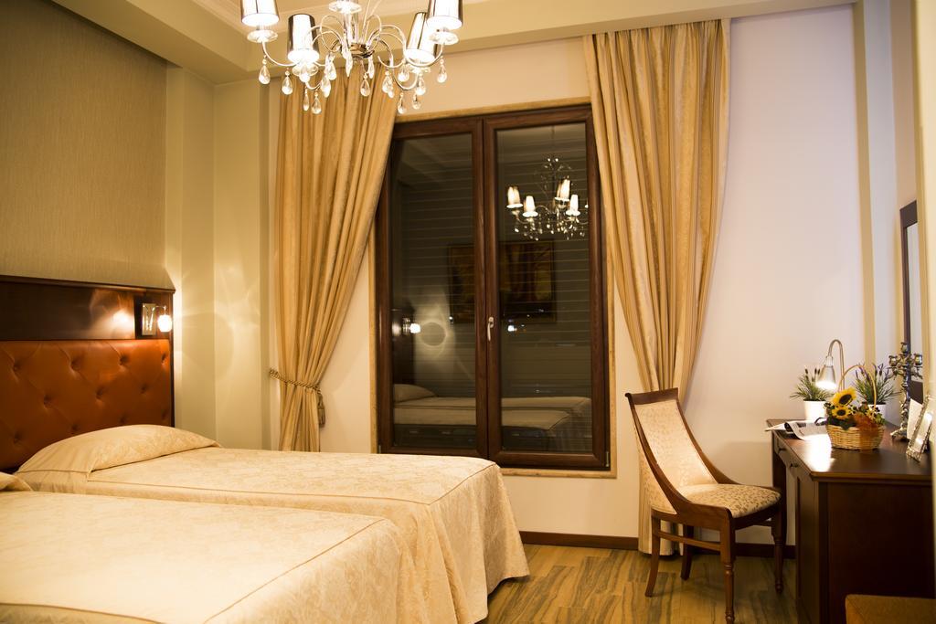 Oxford Hotel Tirana Habitación foto