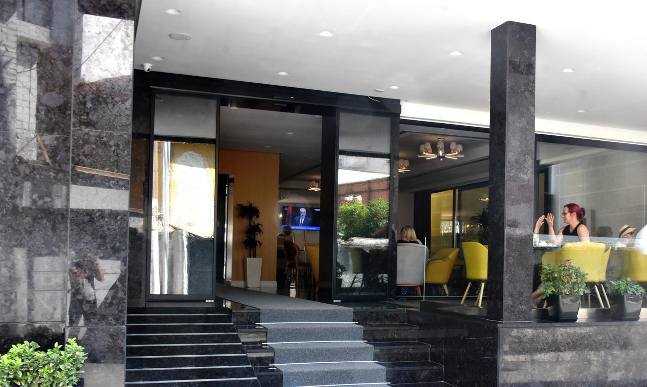Oxford Hotel Tirana Exterior foto